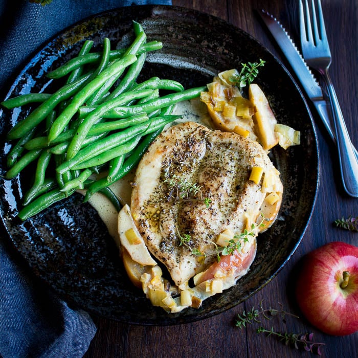 Skillet Creamy Chicken with Apples / https://www.hwcmagazine.com