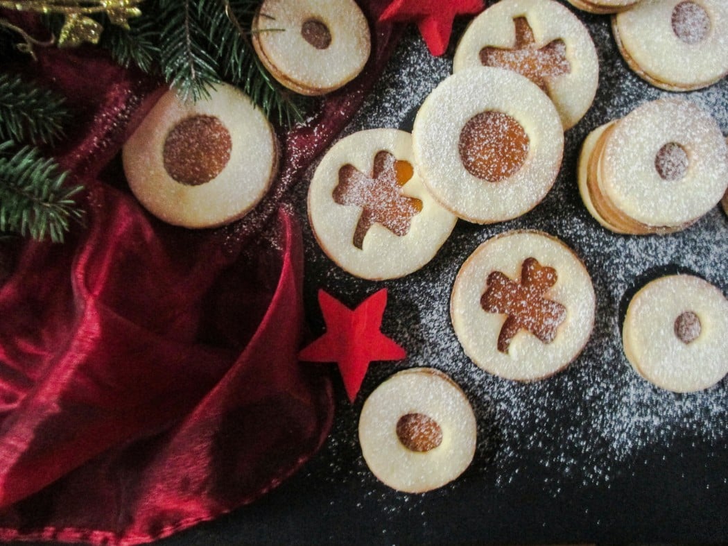 Linzer Cookies with salted caramel