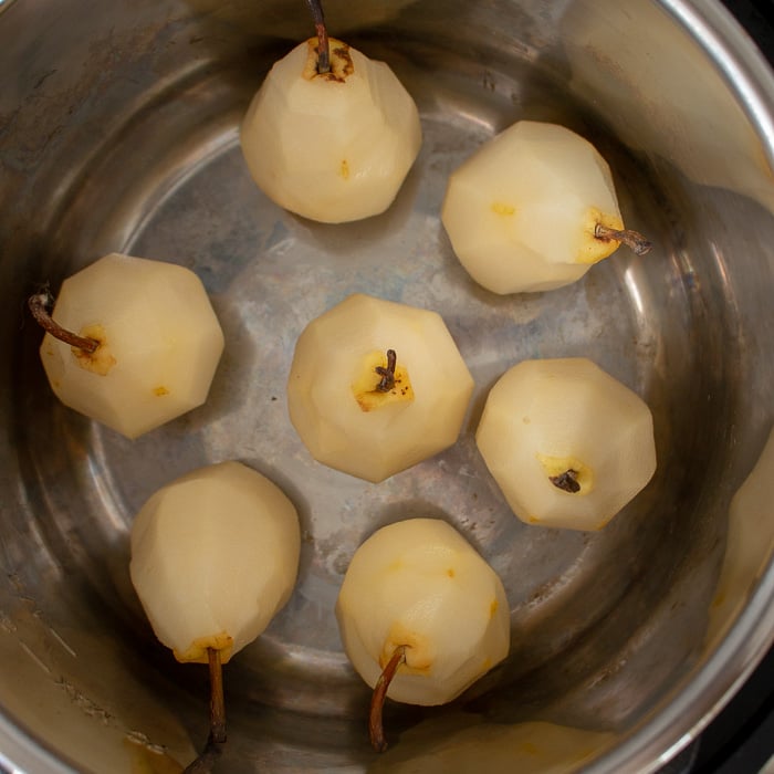 Chinese Pear Dessert Soup / https://www.hwcmagazine.com