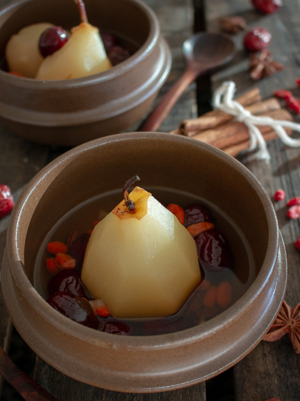 Chinese Pear Dessert Soup / https://www.hwcmagazine.com