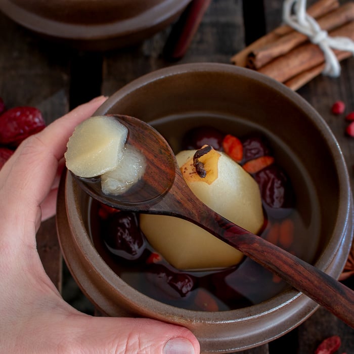 Chinese Pear Dessert Soup / https://www.hwcmagazine.com