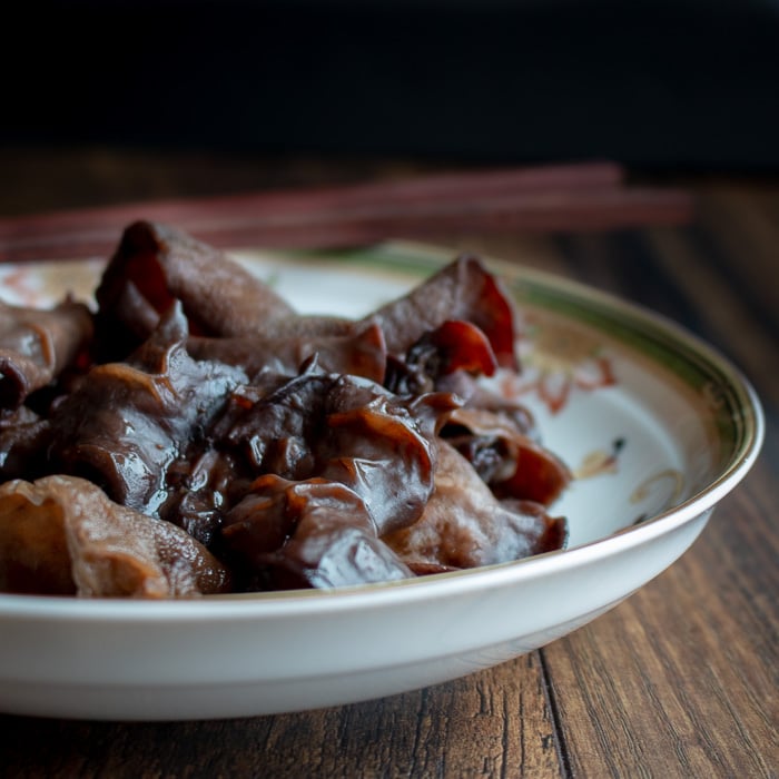 How to Prepare Wood Ear Mushrooms / https://www.hwcmagazine.com