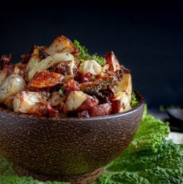 Crispy Roasted Red Potatoes and Cabbage / https://www.hwcmagazine.com