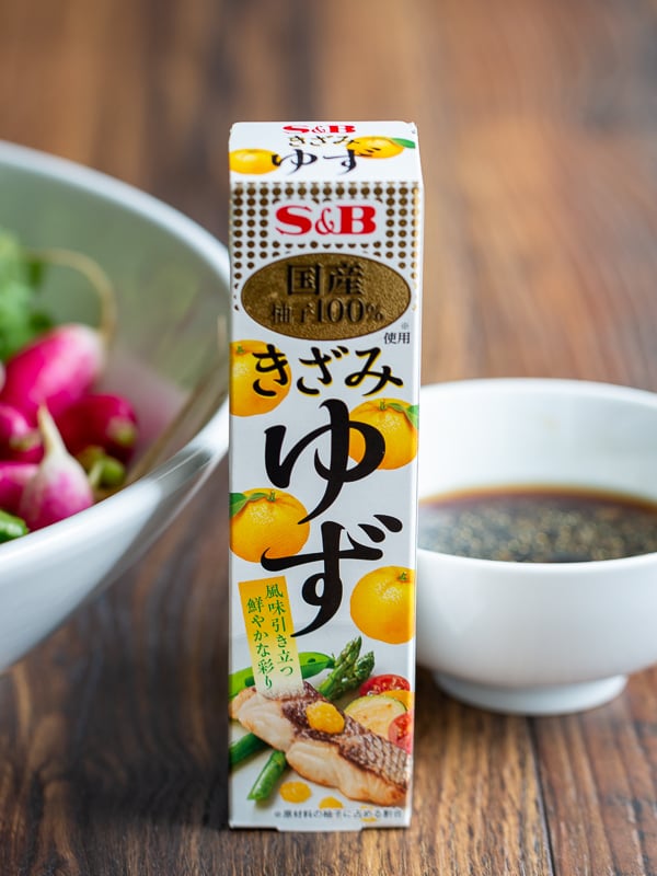 Package of S & B yuzu paste with dressing on the yuzu side. 