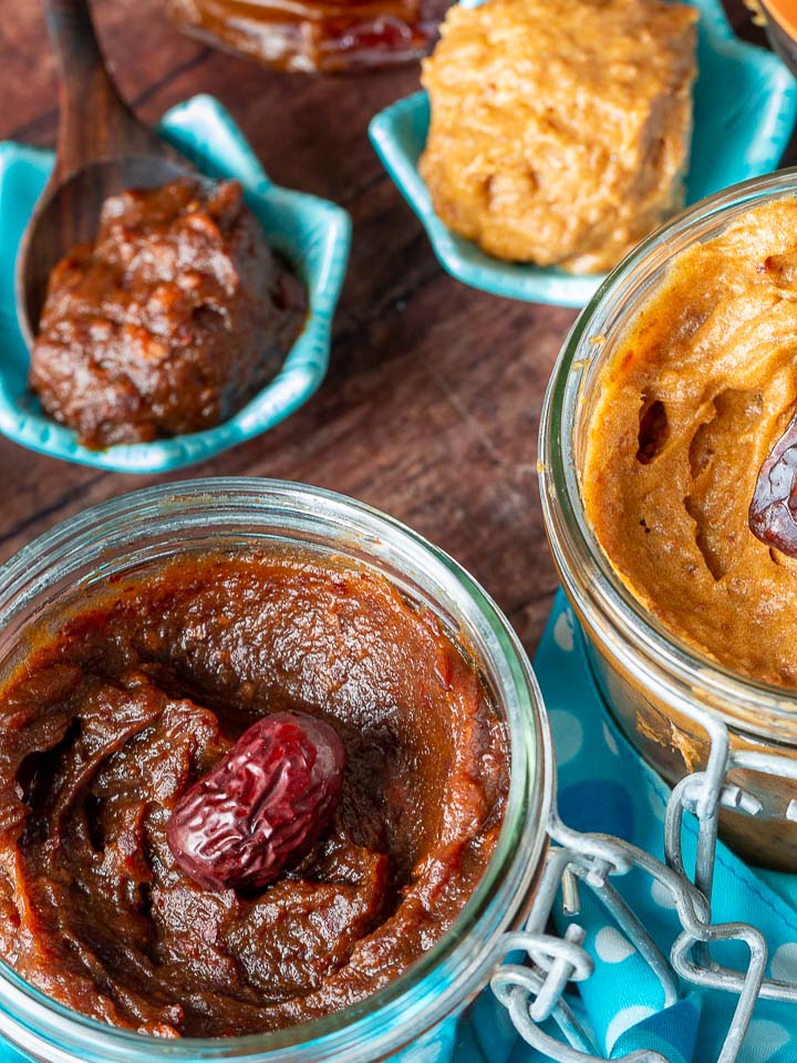 Both type of date puree spread in glass jars. 