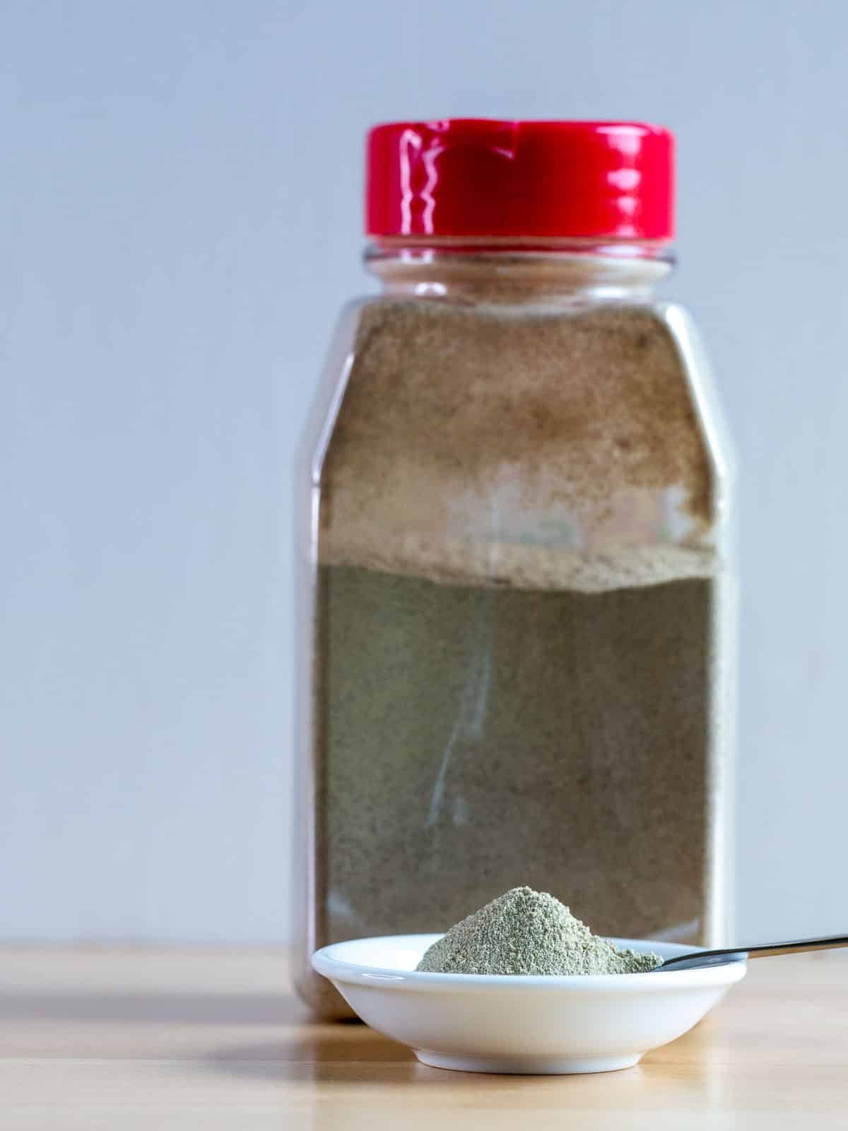Spoonful of finely ground white pepper. 