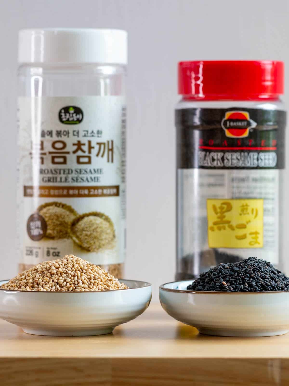 Roasted white and black sesame seeds in dishes. 