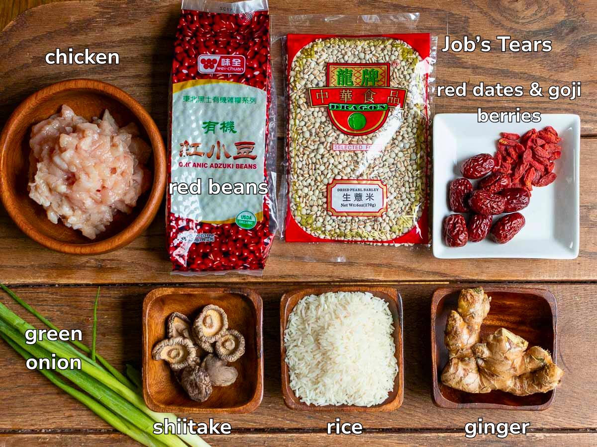Dampness relieving ingredients to make chicken porridge. 